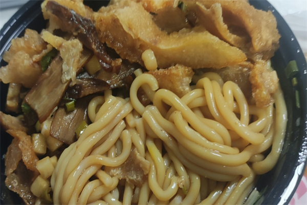 二飘酸菜鱼米线加盟