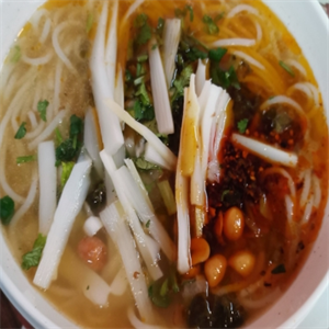 珈悦酸菜鱼米线