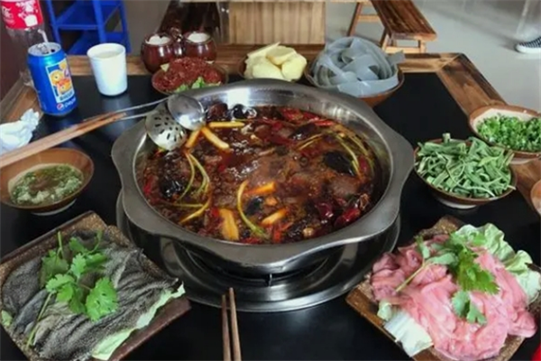 巴倒驰土火锅加盟