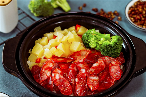 范甄鲜煲仔饭加盟