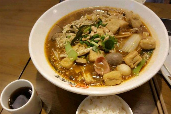 帽先生冒菜加盟
