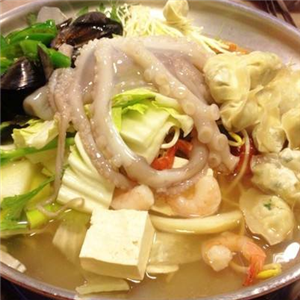 賞鯉臺(tái)炭烤海鮮四季火鍋