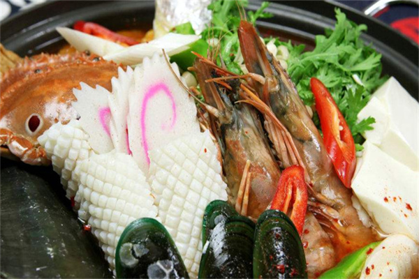 赏鲤台炭烤海鲜四季火锅加盟