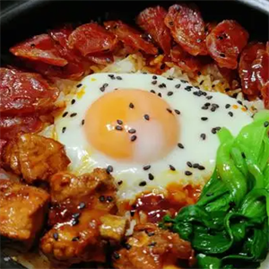 照舊煲仔飯
