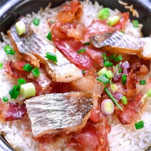 明伍煲仔飯
