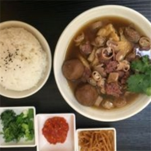 廣仔牛雜煲仔飯