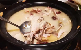品记猪肚鸡椰子鸡