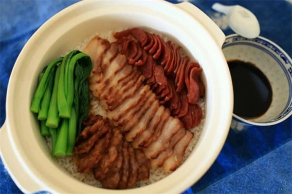 依心煲仔饭加盟