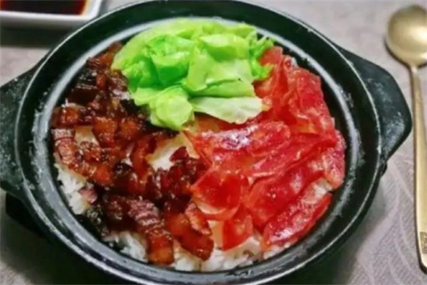 依心煲仔饭加盟