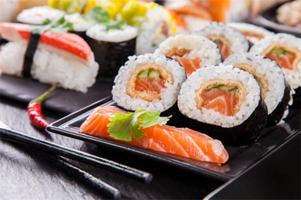 Sushi Raku 楽寿司加盟