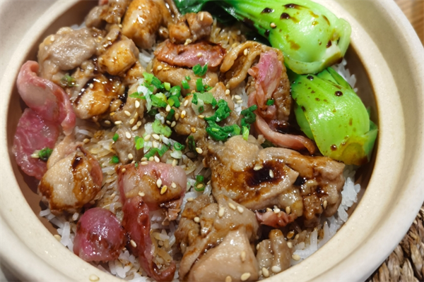 吴记广式煲仔饭加盟