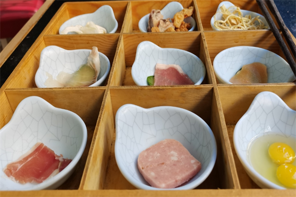柴院酸菜鱼米线加盟