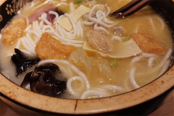 柴院酸菜鱼米线加盟