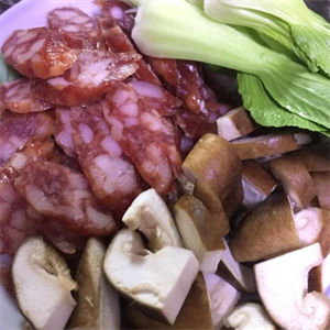 金鉤煲仔飯