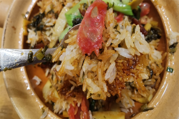 金钩煲仔饭加盟