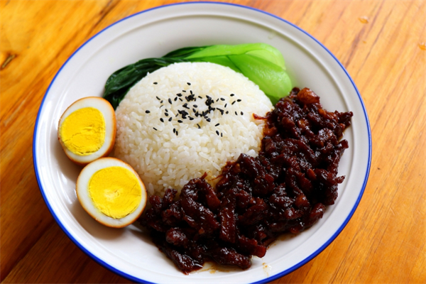 四海紫砂煲仔饭加盟