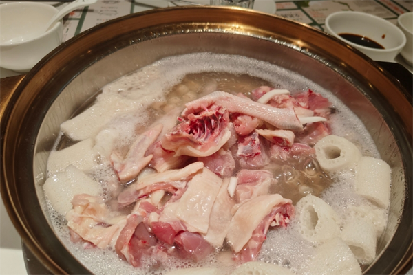 四季桃园椰子鸡加盟