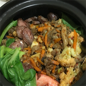 而贰煲仔饭