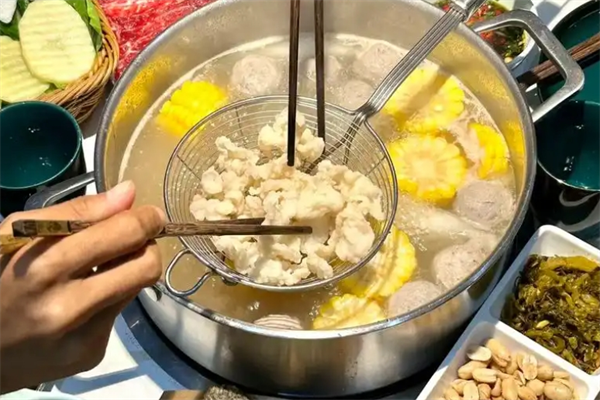 桂之湘洞庭湖烤活鱼石锅鱼火锅加盟