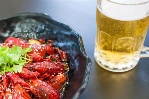 渲渲麻辣香锅加盟