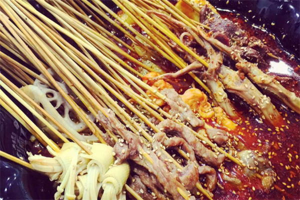 阿婆川味串串香加盟