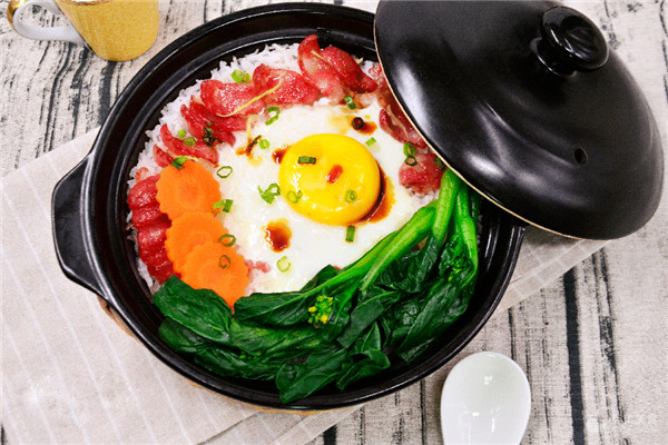 丫头煲仔饭加盟