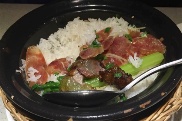 香品味煲仔飯加盟