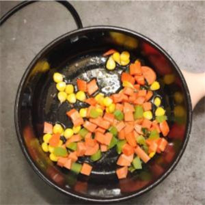 霸哥郴州豬腦殼盒飯