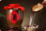 荆牛白酒