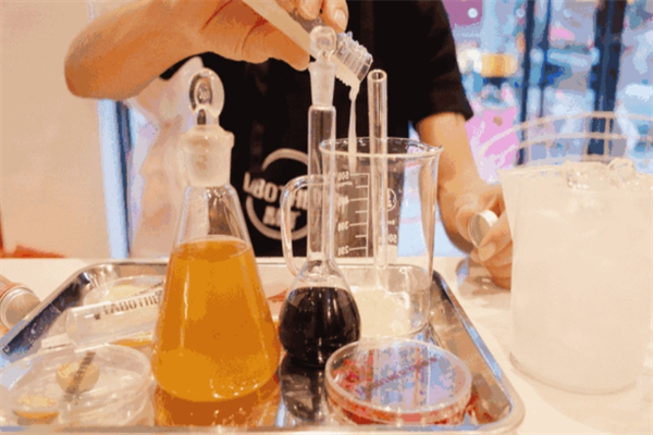 哺泉下奶茶加盟
