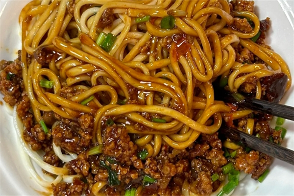 铁门炸酱面加盟