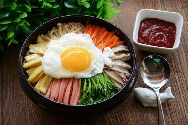 泡菜五花肉石锅拌饭加盟