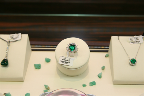 愛摩羅珠寶加盟