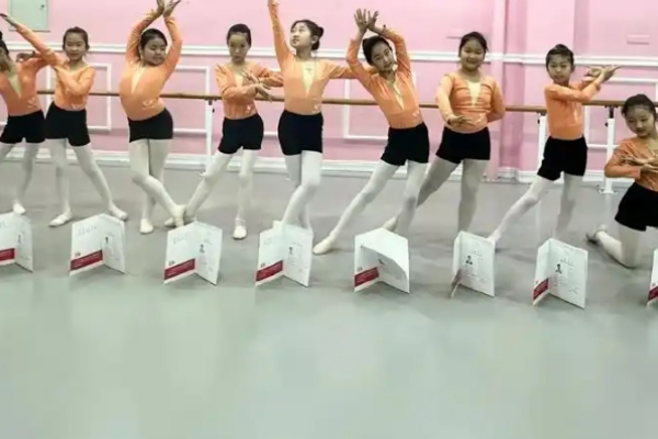 雅艺教育加盟