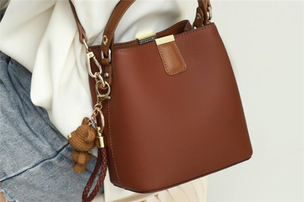 艾博克斯箱包加盟