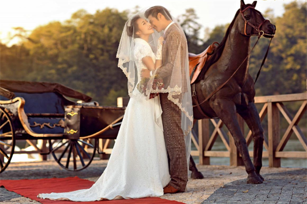 伊人梦婚纱摄影加盟