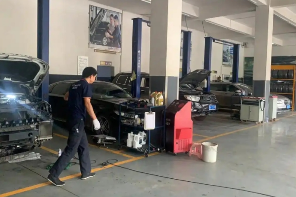 华胜豪华车专修加盟