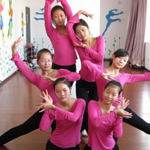 信陽藍(lán)悅幼師培訓(xùn)學(xué)校