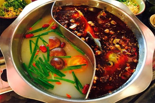 伴城鍋語火鍋加盟