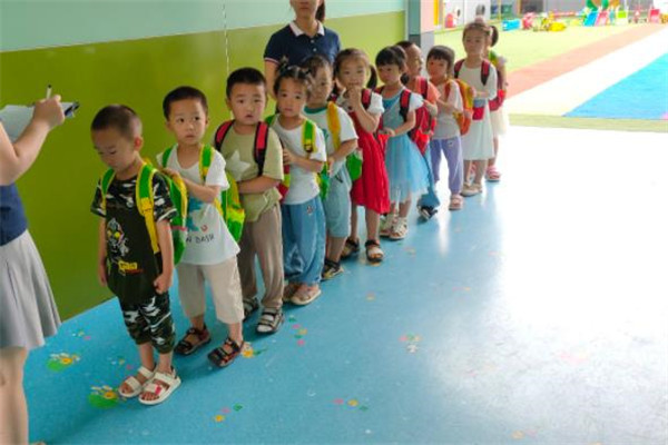 童心雙語幼兒園加盟