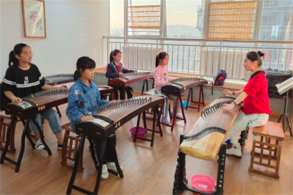 追夢藝術培訓中心加盟