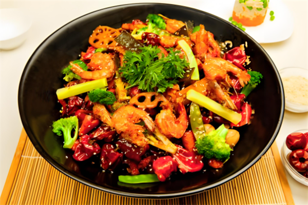 小嘴当家麻辣香锅加盟