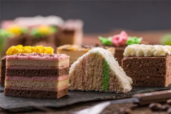 青露新都市點(diǎn)心店加盟