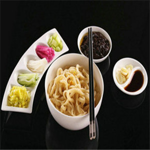 黑八私房老北京炸醬面