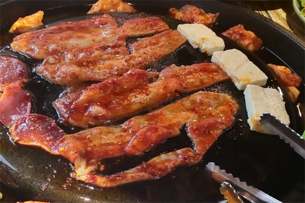 焰海锅盖烤肉加盟