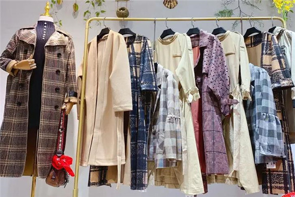 衣饰界服饰加盟