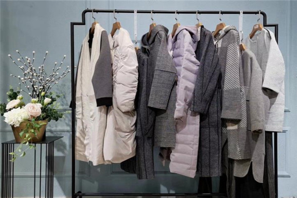 衣饰界服饰加盟