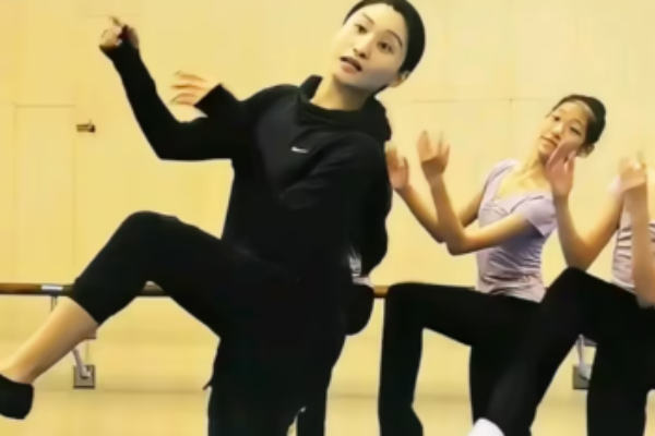 裴老师舞蹈加盟