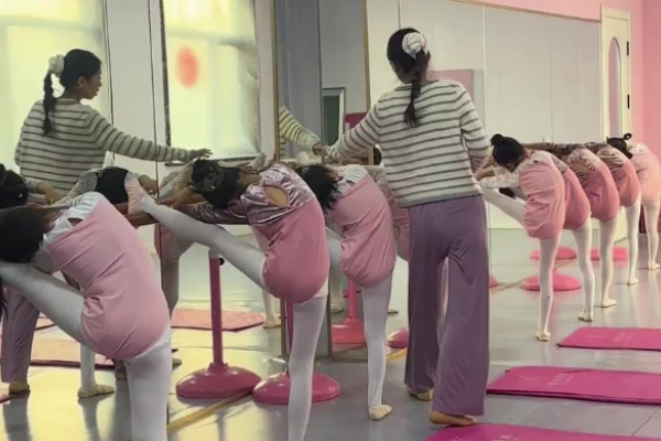 裴老师舞蹈加盟