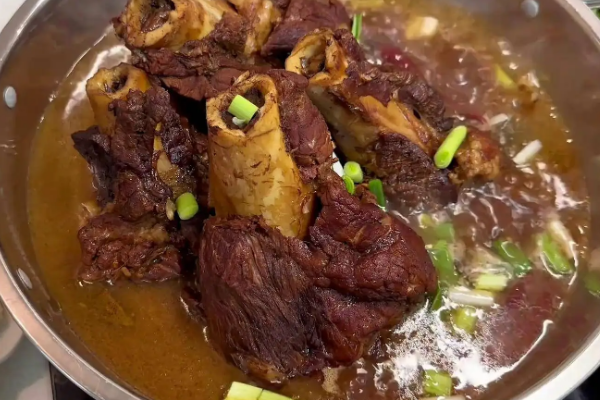 秦記東北醬骨自助火鍋加盟